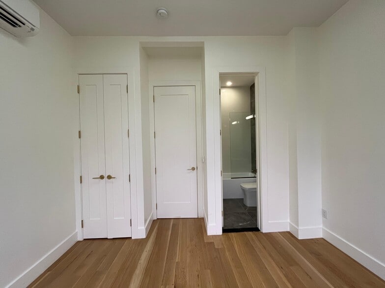 Building Photo - 52 Grace St