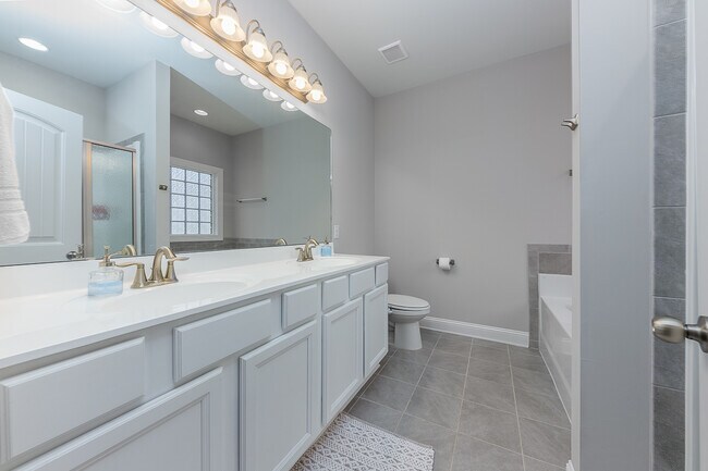 Building Photo - 3006 Weathersby Dr