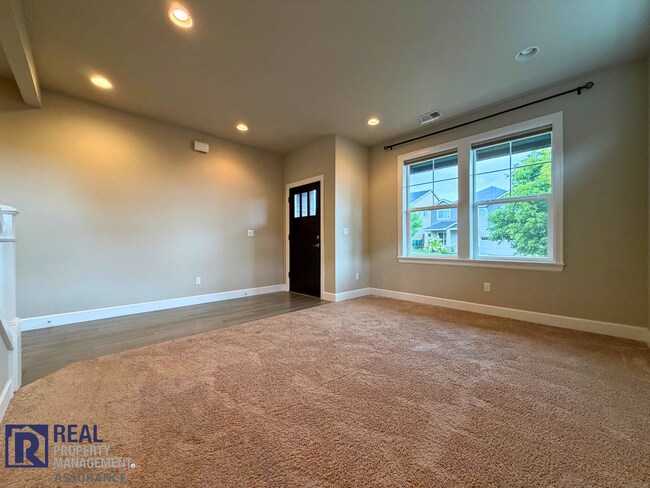 Building Photo - 15584 SW Thrush Ln