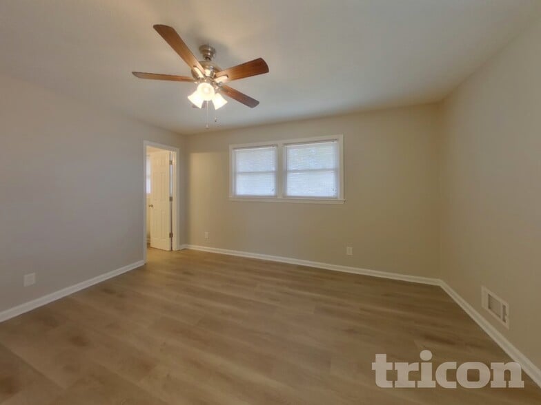 Building Photo - 3959 Notre Dame Pass