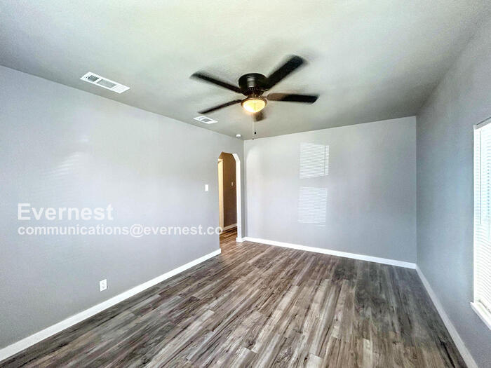 Building Photo - 1607 El Paso St