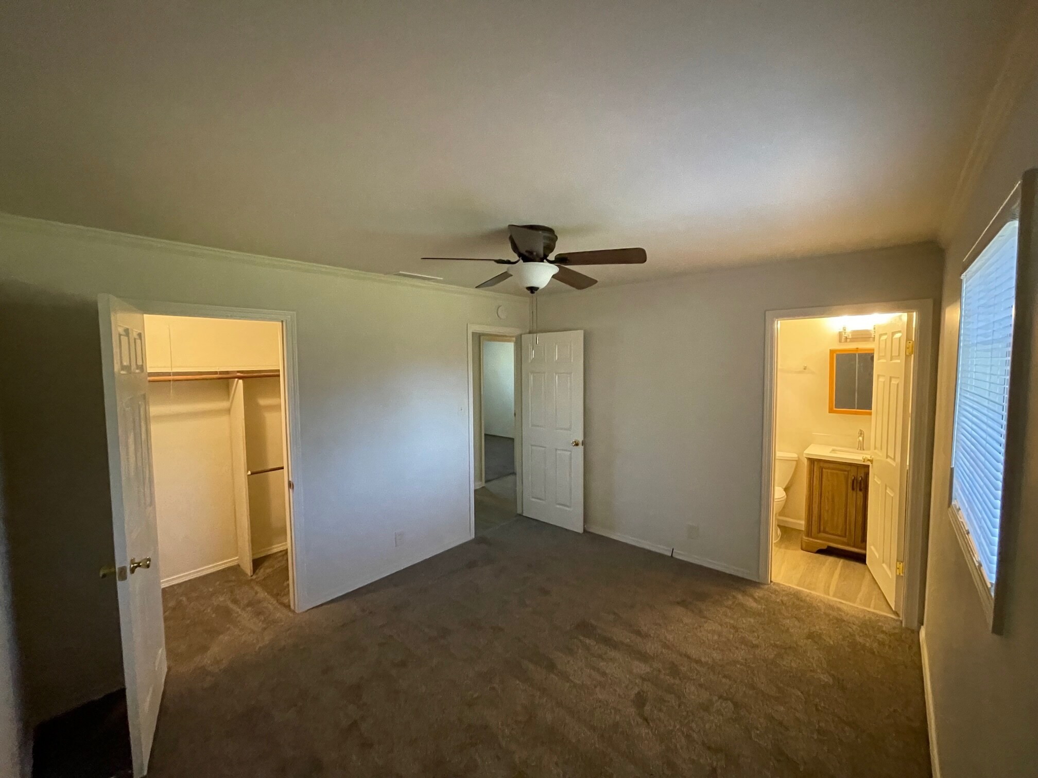 Building Photo - 8572 Oak Ave