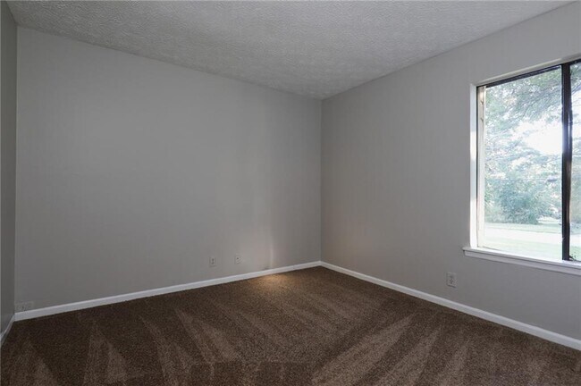Building Photo - 3069 Caliente Ln
