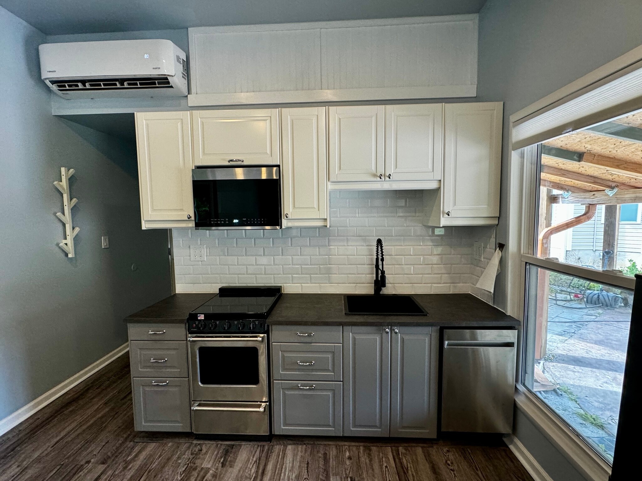 Kitchen - 21560 Quaker Rd