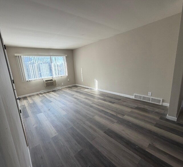 Building Photo - 336 N Main St