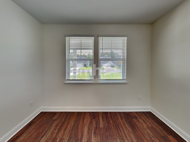 Building Photo - 400 Banyan Frst Dr