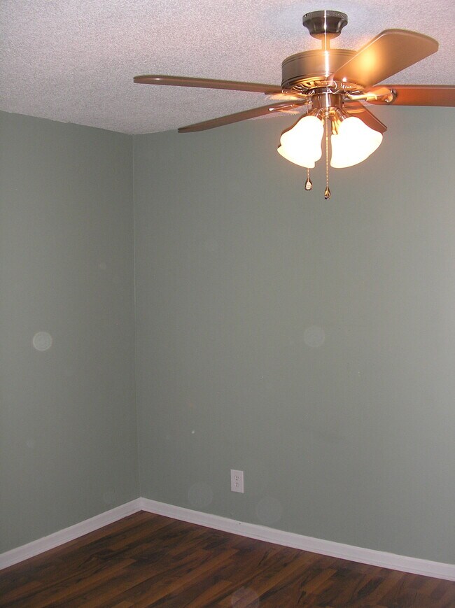 Building Photo - 500 Wimbledon Ct