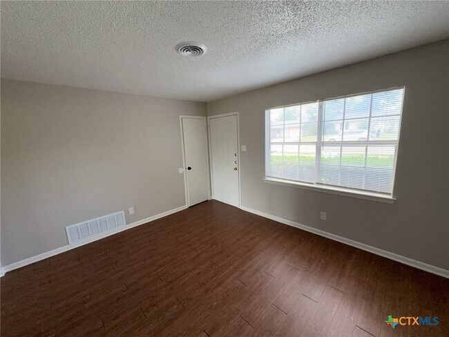 Building Photo - 1205 Kathey Dr