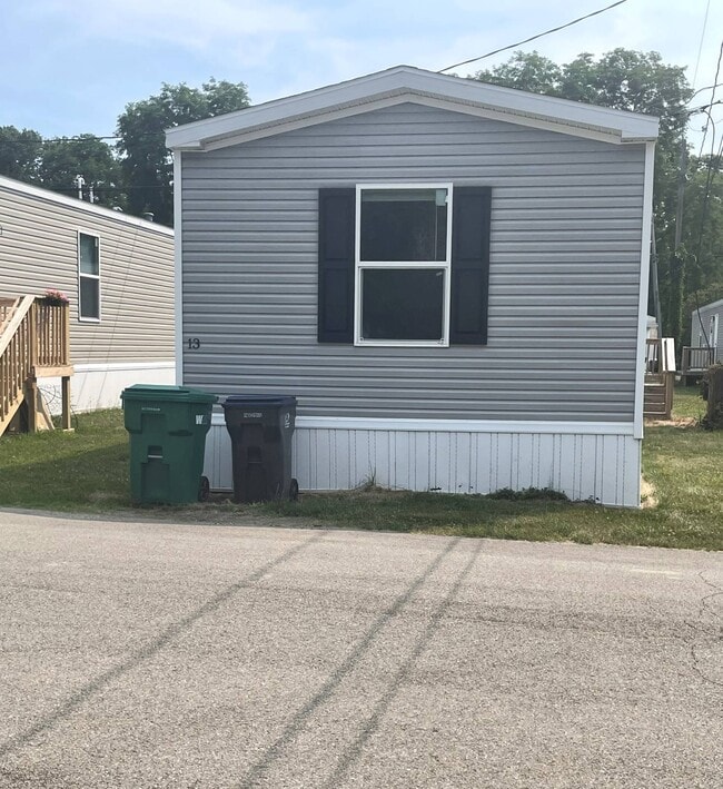 Building Photo - 6621 W Ridge Rd