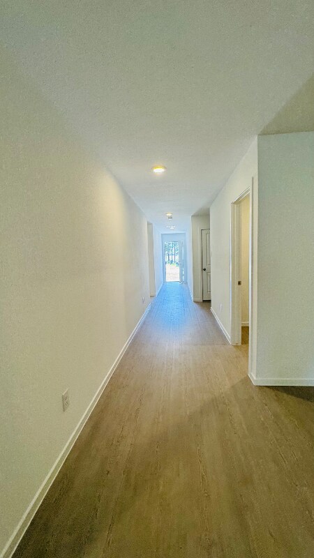 Building Photo - 472 Shoreview Dr