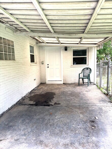 Building Photo - 2432 Ardmore Ave