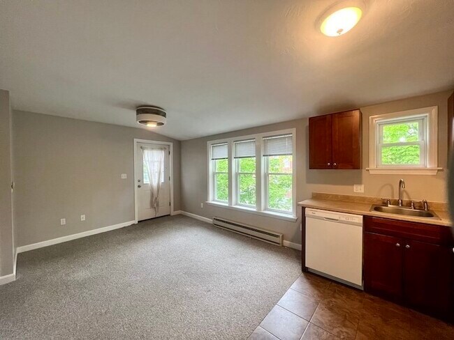 Building Photo - 17 Sanborn St