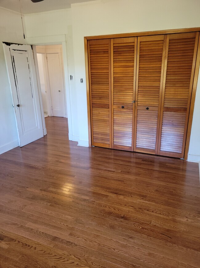 Building Photo - 2538 Beechwood Blvd