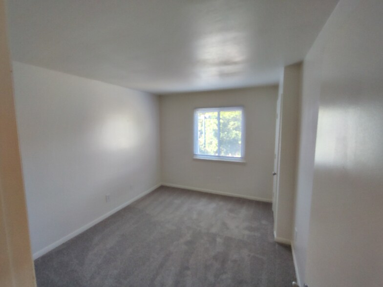 Building Photo - 600 Reusens Rd
