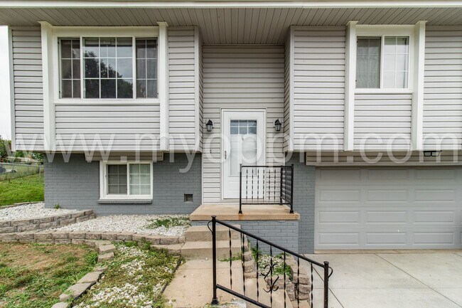 Building Photo - Beautifully Remodeled 3 Bedroom / 1.5 Bath Home | Millard