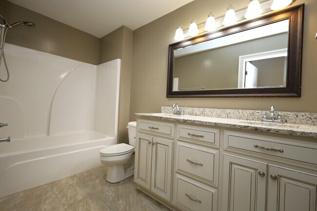 Building Photo - 3844 Coventry Dr