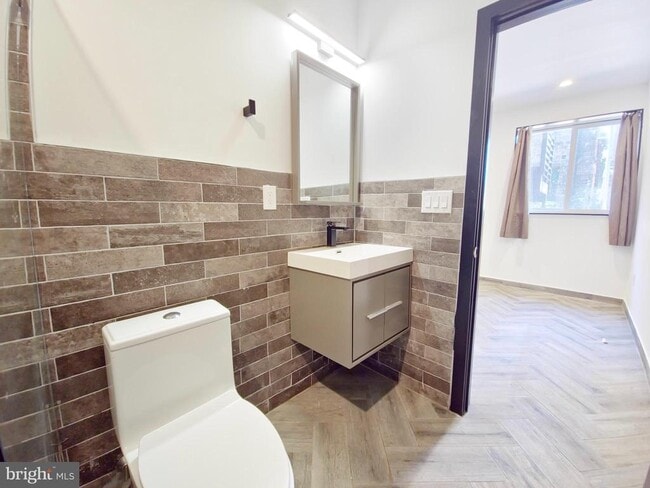 Building Photo - 519 N 38th St