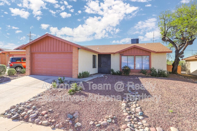 Building Photo - 10140 E Karen Pl