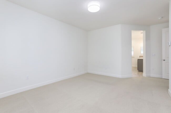 Building Photo - 4 Bed / 3 Bath San Bruno home in highly de...