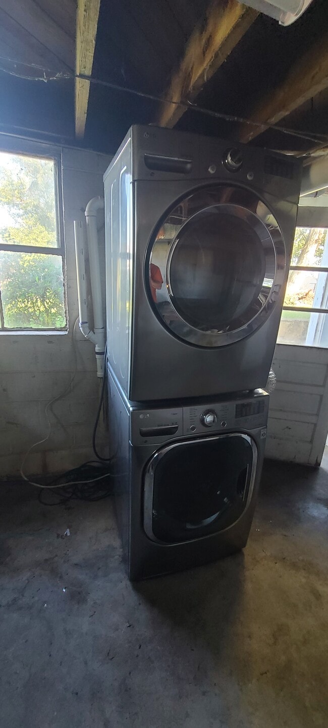 Building Photo - 940 Randolph Ln