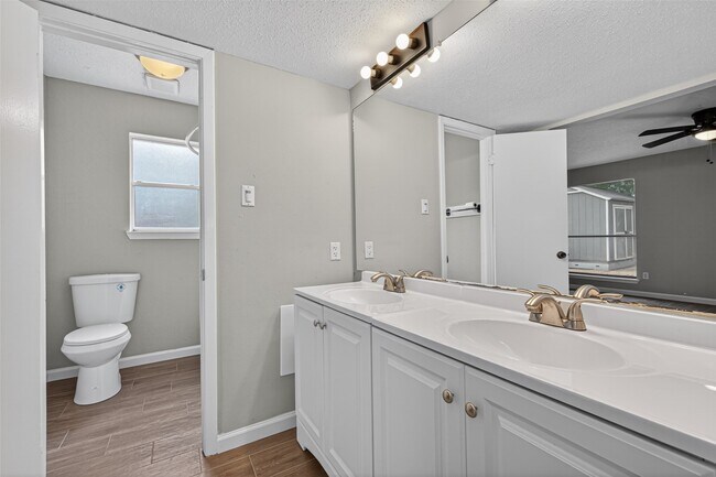 Building Photo - 9231 Baronsmede Dr