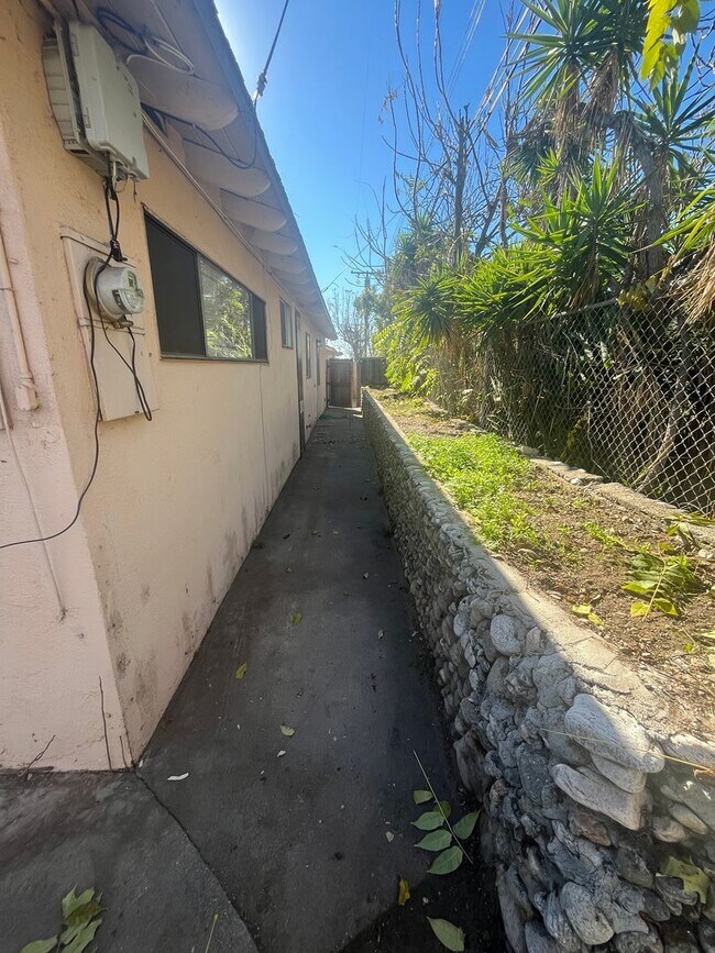 Building Photo - Aspan