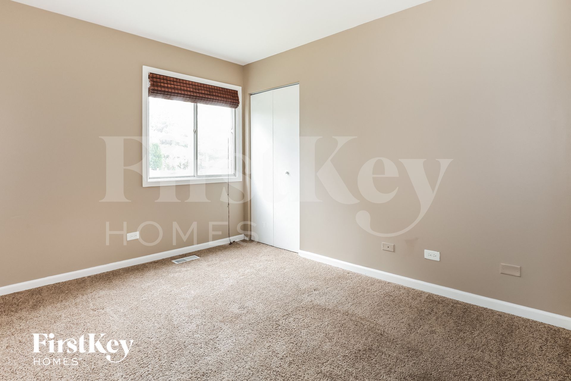 Building Photo - 1405 Middlebury Dr