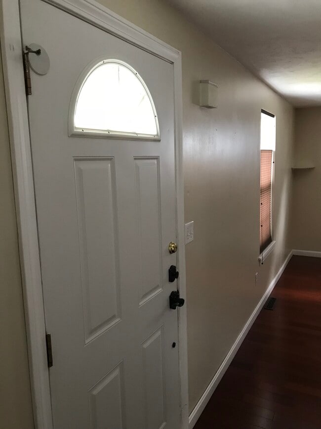 Building Photo - 16 Bowstring Way