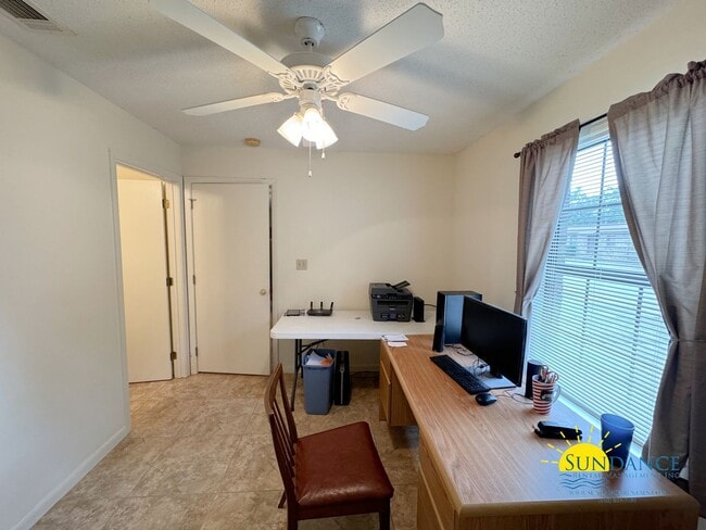 Building Photo - Charming 3-Bedroom Home located in between Hurlburt and Eglin AFB!