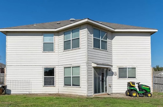Building Photo - 1704 Santa Fe Trail