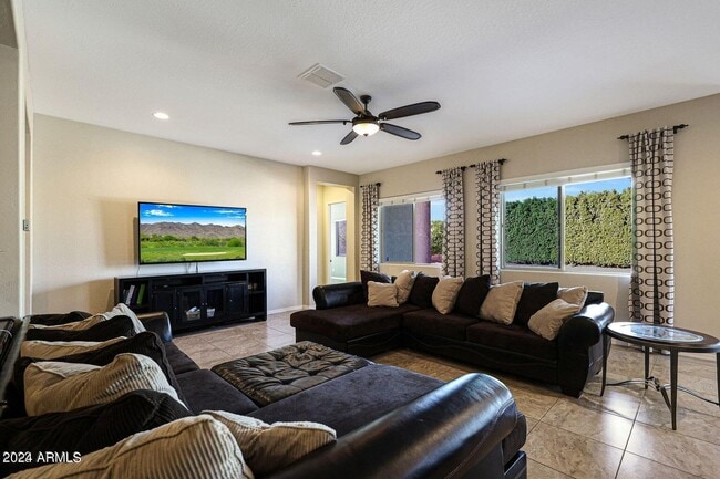 Building Photo - 9422 W Donald Dr