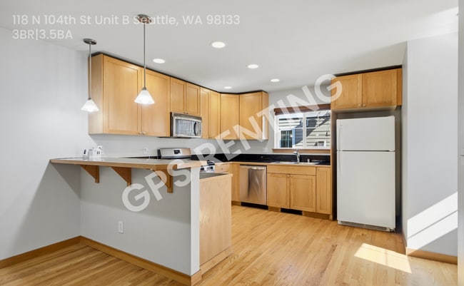 Building Photo - 118 N 104th St