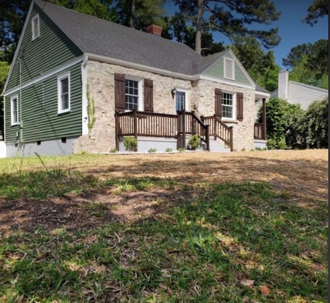 Building Photo - 1518 Anderson St NW