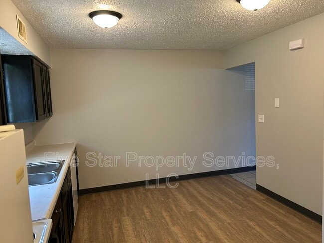 Interior Photo - Lake Shore Apartments
