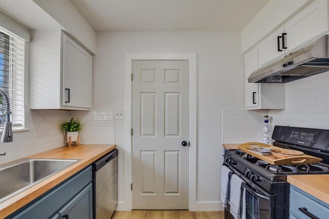 Building Photo - 502 Tilbury Ln