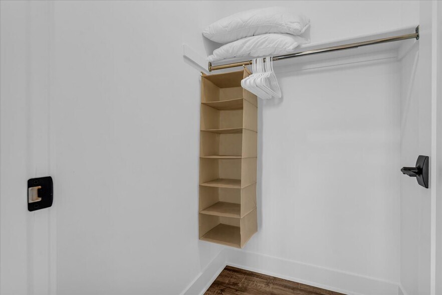 Building Photo - 7536 Churchill St