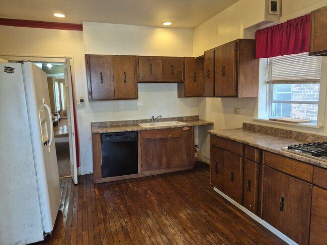 Building Photo - 1148 N Mayfield Ave
