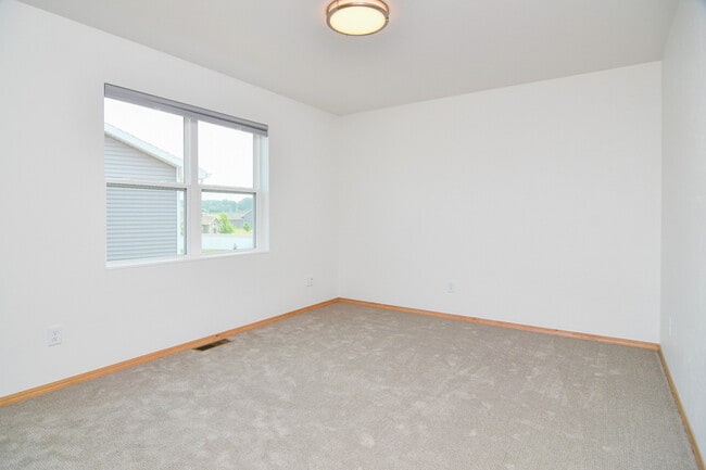 Building Photo - 2220 Blue Stem Ln