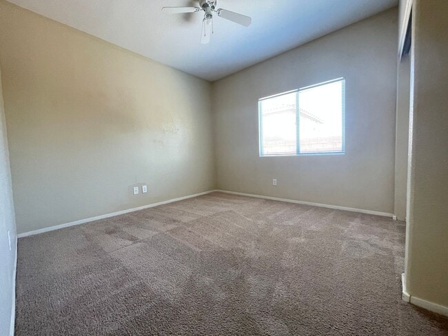 Building Photo - 4bed 3bath