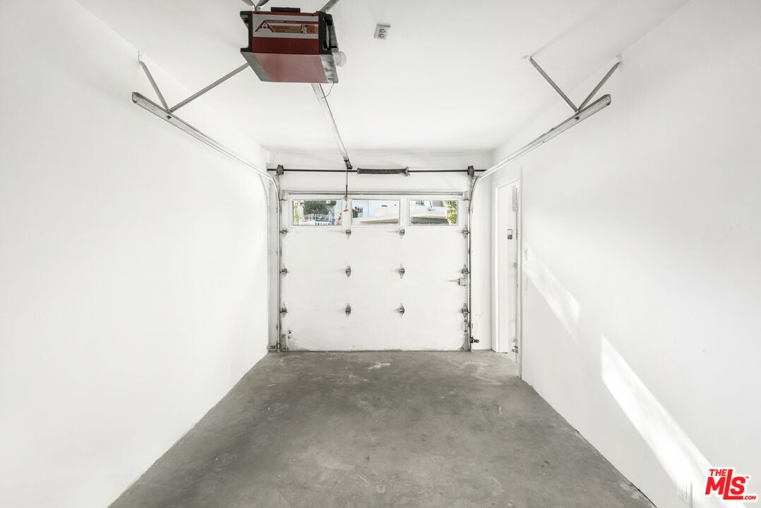 One car direct access garage. - 1850 San Jacinto St