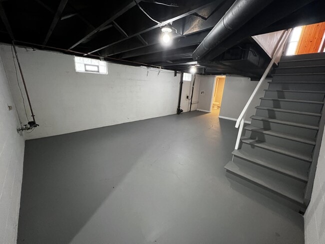 Building Photo - 104 N Brinker Ave