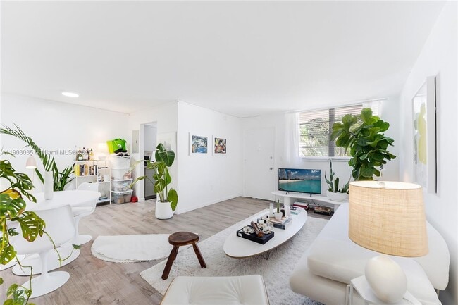 Primary Photo - 301 Jefferson Ave