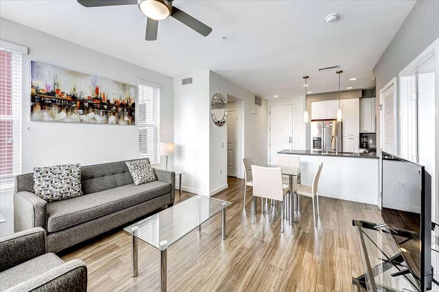 Building Photo - 49 E 34th St