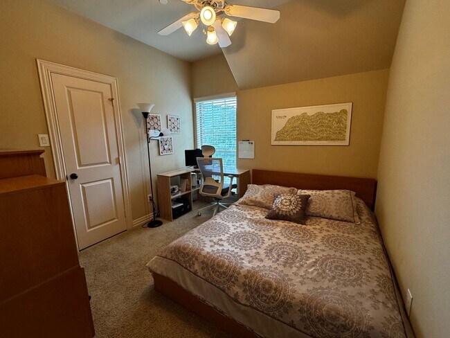 Building Photo - Sophisticated 2/2.5/2 Condo In Gated Commu...