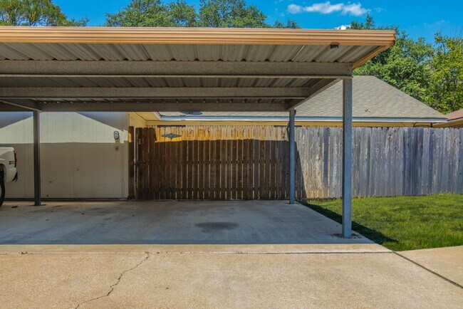 Building Photo - 6824 Edmond Ave
