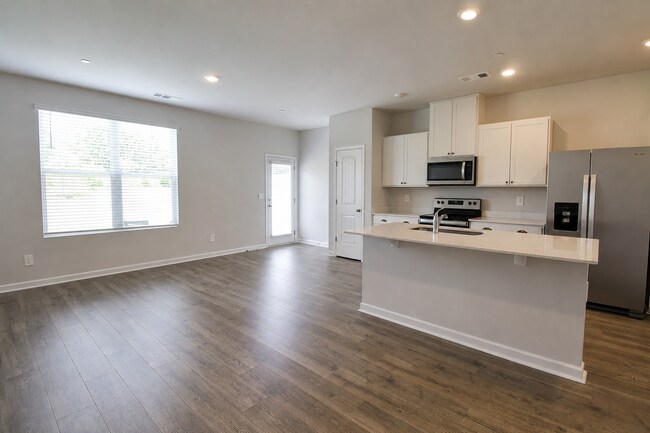 Building Photo - 212 Dale Mires Ln