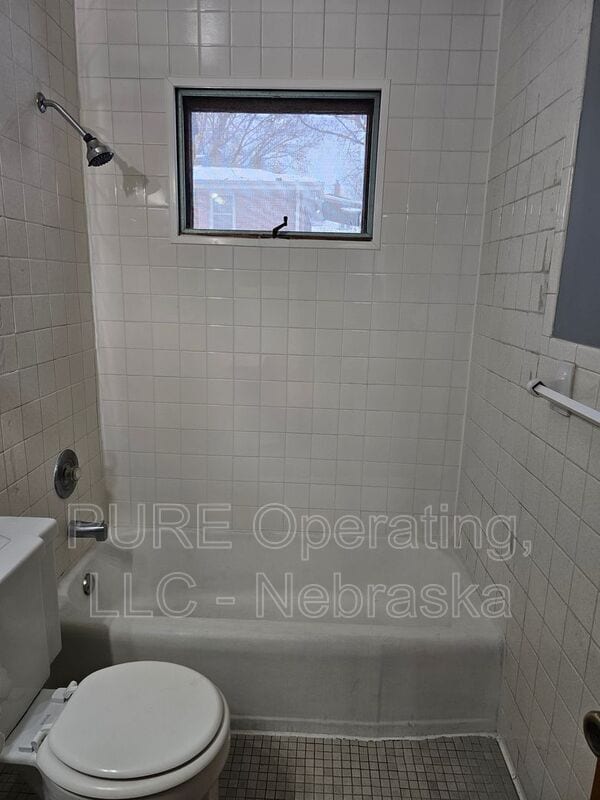 Building Photo - 2205 Lindyview Rd