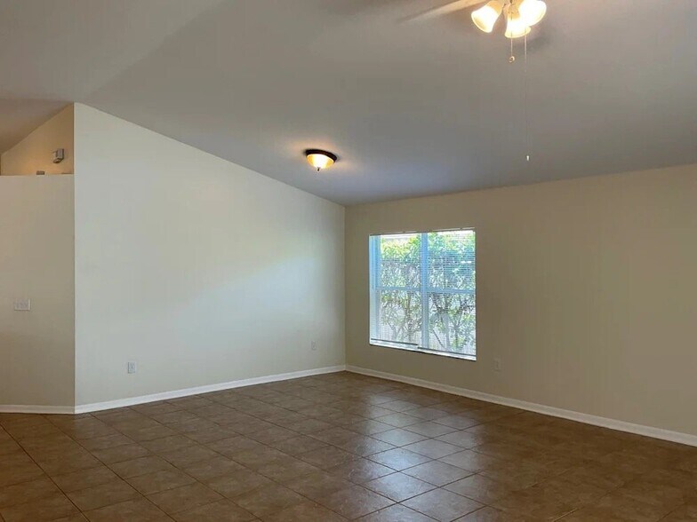 Building Photo - 13207 Old Florida Cir