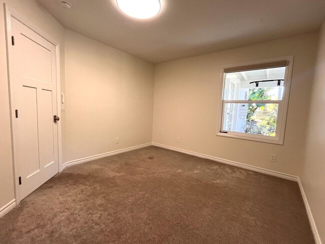 Building Photo - Most Charming Home in La Costa