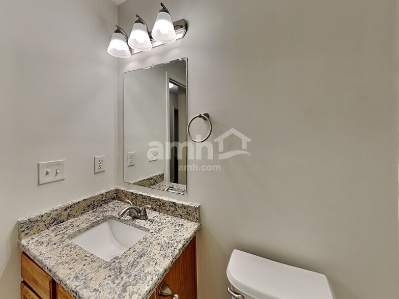 Building Photo - 403 Hobart St